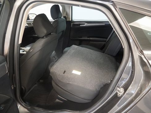 Used 2020 Ford Fusion SE image 22