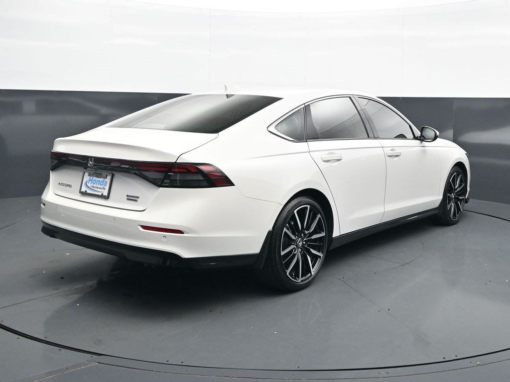 Used 2024 Honda Accord Touring image 7
