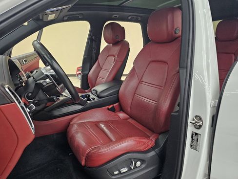 Used 2020 Porsche Cayenne E-Hybrid image 18