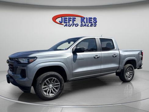 Used 2024 Chevrolet Colorado LT AWD/4WD image 1
