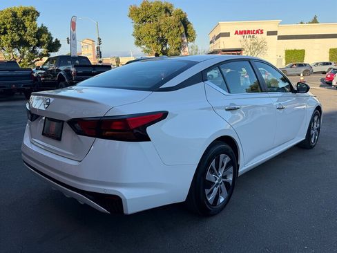 Used 2025 Nissan Altima 2.5 S FWD image 15