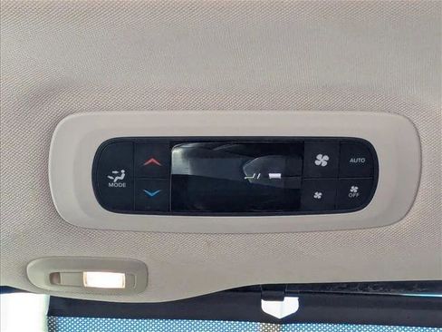 Used 2018 Chrysler Pacifica Limited image 15