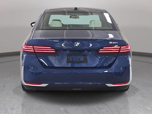 Used 2026 BMW 530i w/ Premium Package RWD image 8