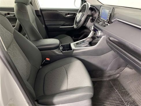 Used 2022 Toyota RAV4 XLE w/ Convenience Package image 11