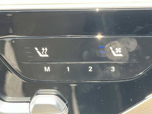 Used 2026 Mercedes-Benz GLC 300 image 21
