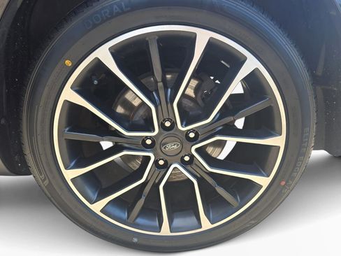 Used 2019 Ford Taurus SEL w/ Equipment Group 201A FWD image 9