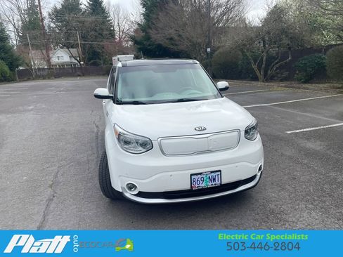 Used 2017 Kia Soul EV + w/ Sun & Fun Package image 15