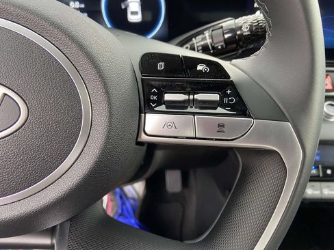 Used 2025 Hyundai Elantra Limited FWD image 34