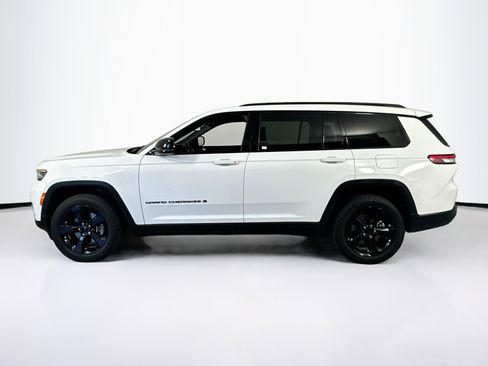 Used 2023 Jeep Grand Cherokee L Laredo image 8