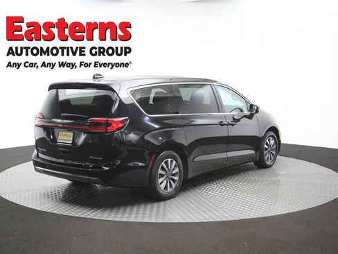 Used 2024 Chrysler Pacifica Limited FWD image 41