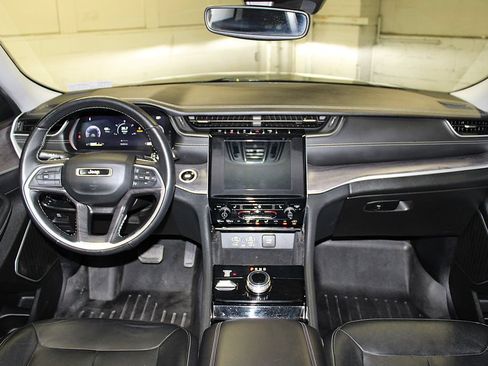 Certified 2022 Jeep Grand Cherokee L Limited AWD/4WD image 9