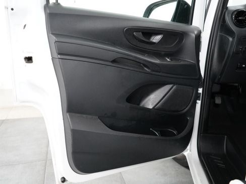 Used 2023 Mercedes-Benz Metris image 13