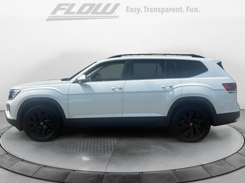 Certified 2026 Volkswagen Atlas SE w/ Panoramic Sunroof Package AWD/4WD image 4