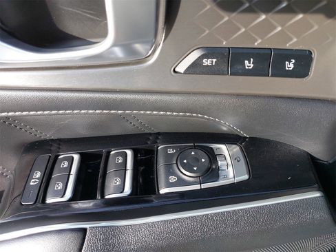 Certified 2022 Kia Sorento SX image 33