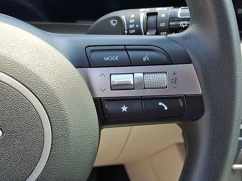 Used 2025 Hyundai Tucson SE image 24