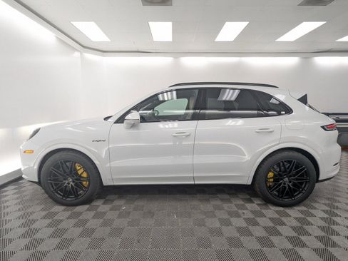 New 2026 Porsche Cayenne Turbo image 2