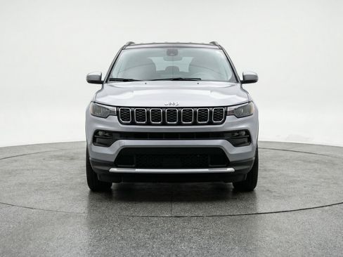 Used 2025 Jeep Compass Limited AWD/4WD image 2