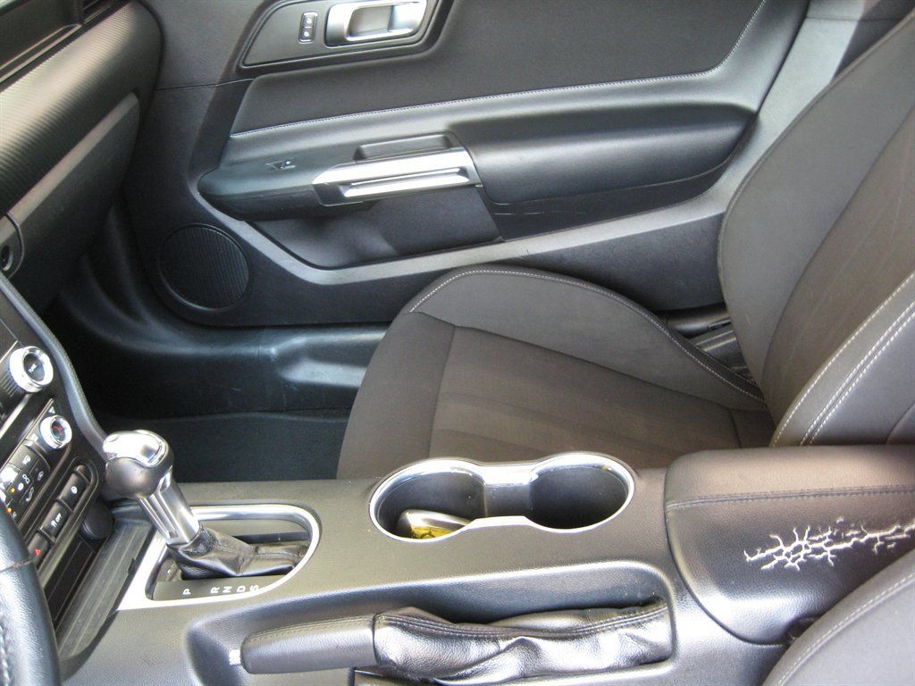 Used 2019 Ford Mustang Coupe RWD image 17