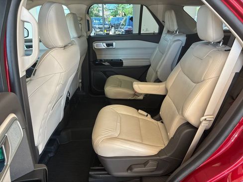 Used 2023 Ford Explorer Platinum w/ Technology Package AWD/4WD image 27