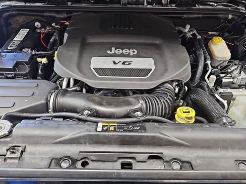 Used 2018 Jeep Wrangler Unlimited Sahara image 27