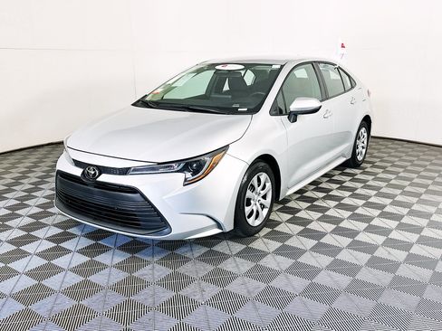 Used 2024 Toyota Corolla LE FWD image 7