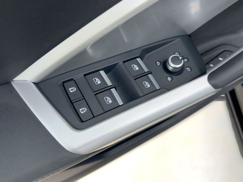 Certified 2025 Audi Q3 2.0T Premium w/ Convenience Package image 20