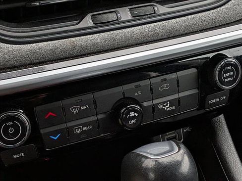 Used 2022 Jeep Compass Latitude image 13