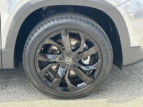 Used 2024 Volkswagen Taos SE image 12