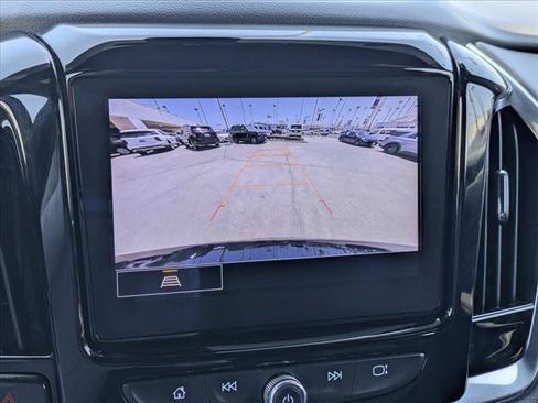 Used 2022 Chevrolet Traverse LT FWD image 13