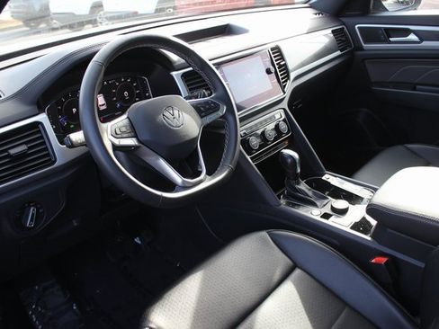 Used 2022 Volkswagen Atlas Cross Sport SEL image 3