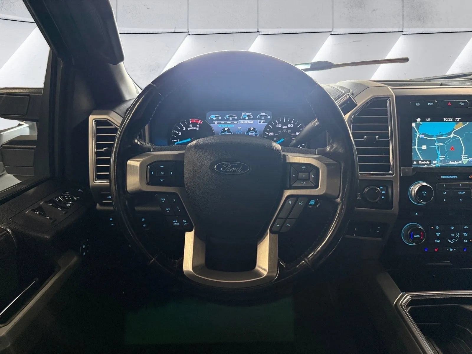 Used 2017 Ford F350 Platinum w/ Platinum Ultimate Package AWD/4WD image 21