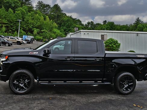 Used 2024 Chevrolet Silverado 1500 LT Trail Boss w/ LT Trail Boss Premium Package AWD/4WD image 4