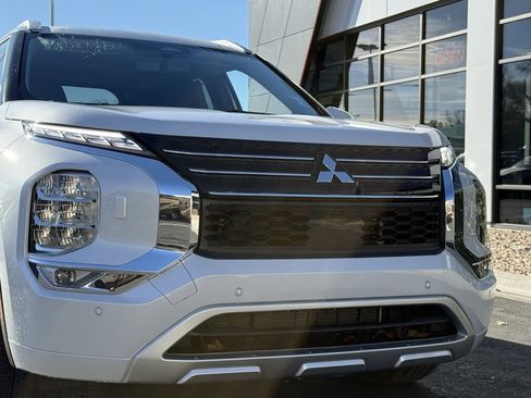 Used 2025 Mitsubishi Outlander SEL image 32