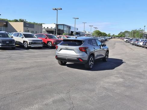 Used 2024 Chevrolet Trax RS FWD image 7