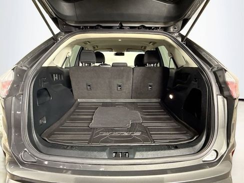 Certified 2019 Ford Edge SE image 23