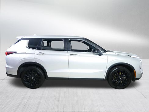 Used 2022 Mitsubishi Outlander SE AWD/4WD image 8