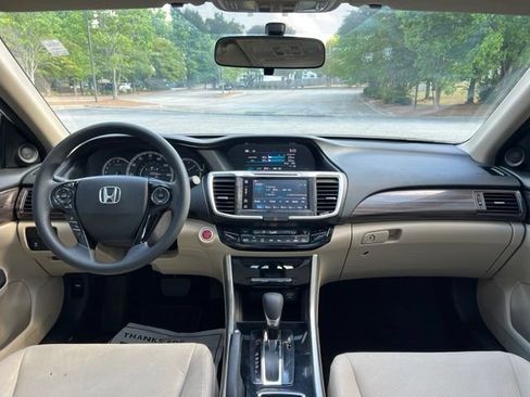 Used 2017 Honda Accord EX image 27