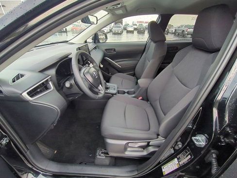 Used 2026 Toyota Corolla Cross LE image 8