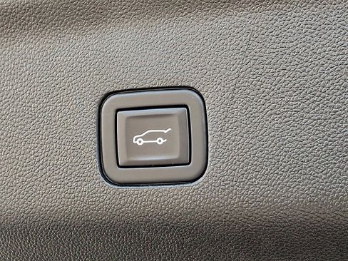 Certified 2024 GMC Yukon XL SLT image 32