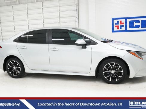 Used 2023 Toyota Corolla LE FWD image 4