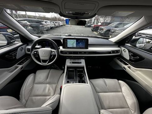 Used 2025 Lincoln Aviator Reserve w/ Equipment Group 201A image 16