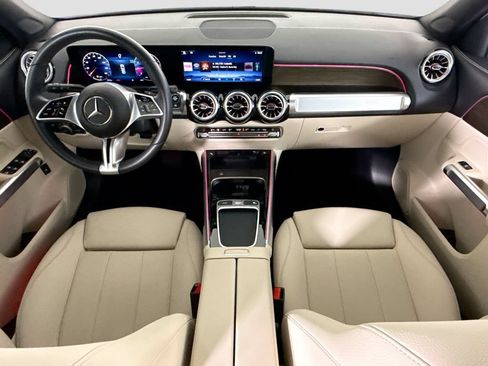 Used 2025 Mercedes-Benz GLB 250 image 13