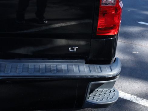 Used 2018 Chevrolet Silverado 1500 LT w/ All Star Edition image 31