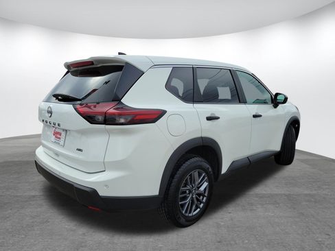 Used 2024 Nissan Rogue S image 5