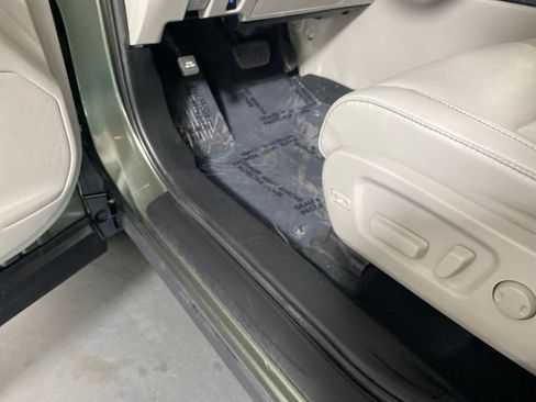 Used 2019 Toyota Highlander XLE AWD/4WD image 27