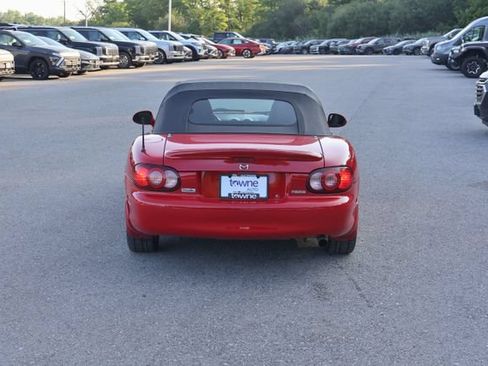 Used 2005 MAZDA MX-5 Miata w/ Convenience Pkg RWD image 6