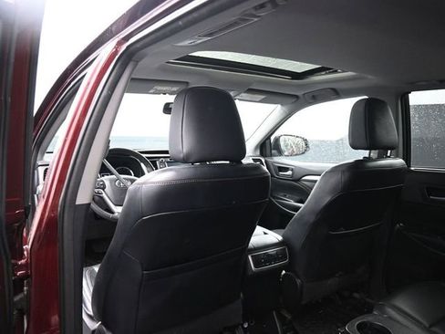 Used 2015 Toyota Highlander XLE image 13