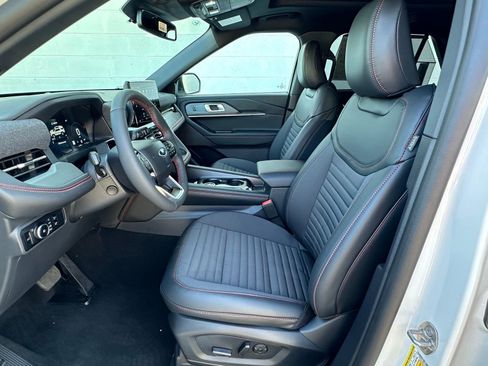 Used 2025 Ford Explorer ST AWD/4WD image 13
