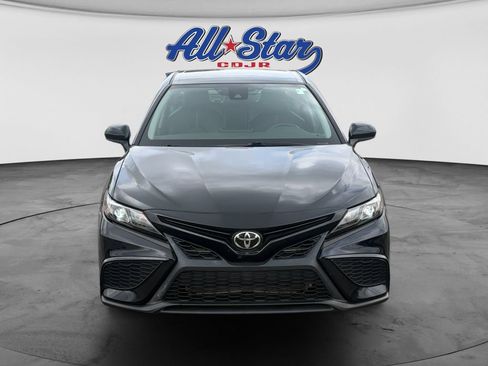 Used 2021 Toyota Camry SE FWD image 2