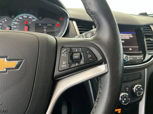 Used 2021 Chevrolet Trax LT w/ Midnight Edition FWD image 7